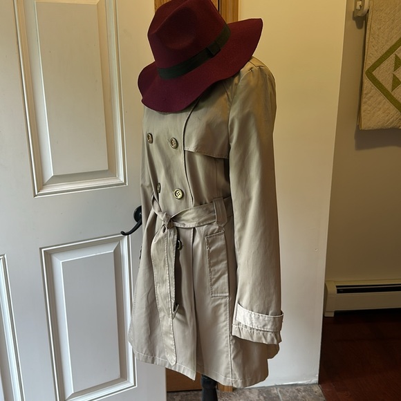 Colebrook Double Breasted, Belted 2 Pocket Trench Coat sz M - Picture 5 of 16